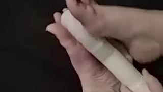 Sexy chick trabajando con el pie vibrador parte 2