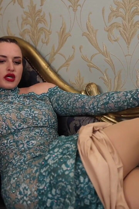 Vivienne L'amour - What Can You Do for Me Slave?