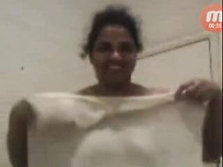 Seksowna kerala bbw ciocia gorąca kąpiel rozmowa wideo z kochankiem ...