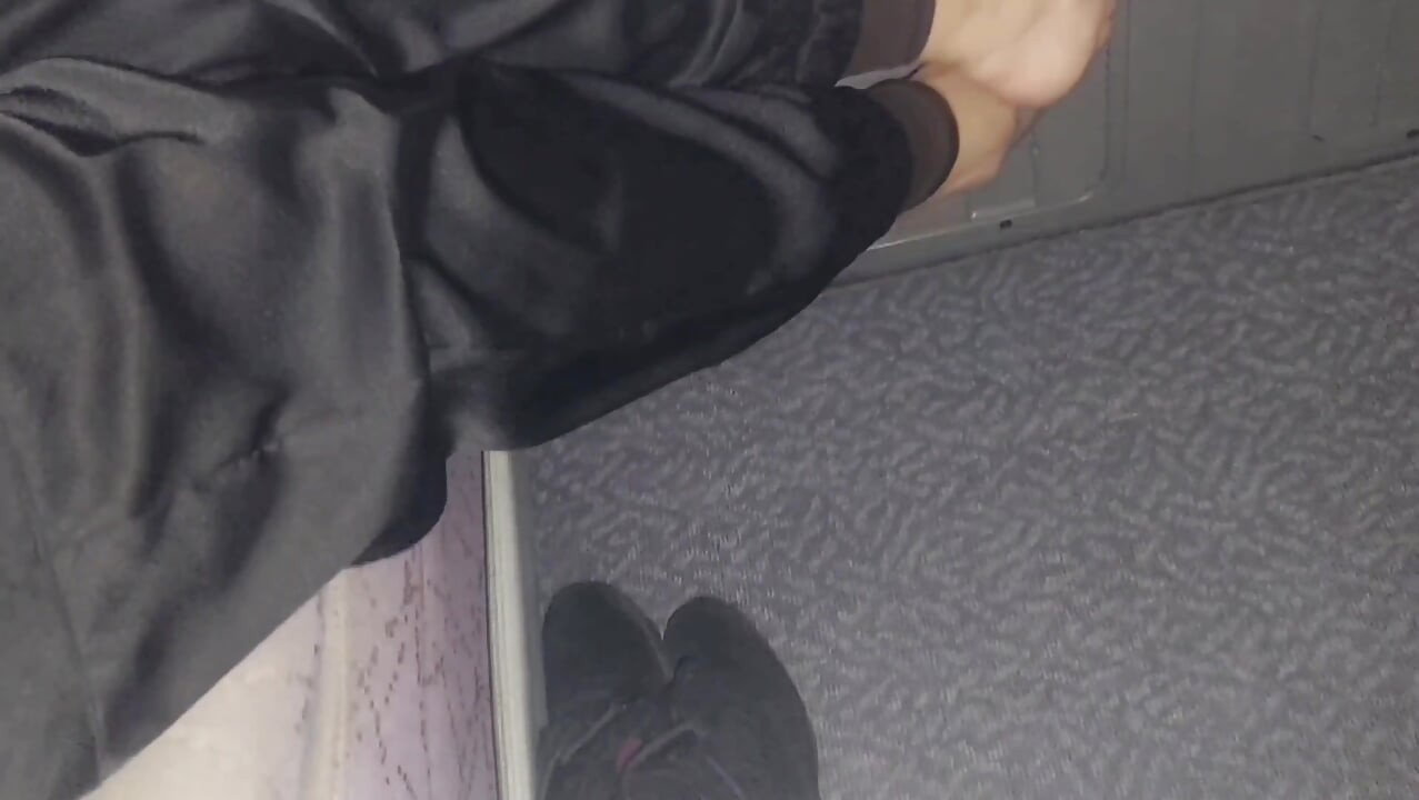 Moden blond kone nyter sex halvnaken