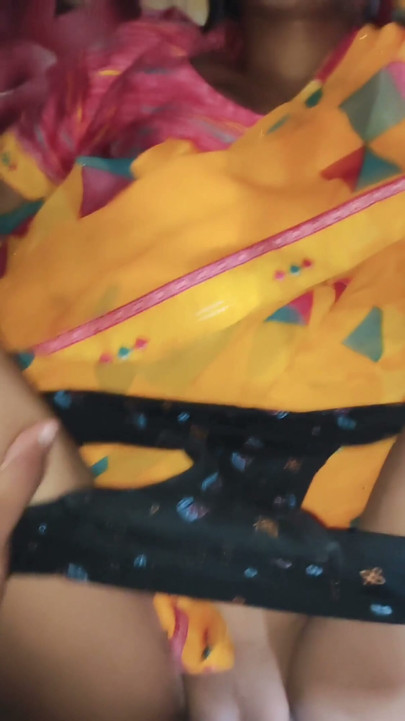 Coloană sonoră hindi clară - Anjali Bhabhi în sari galben și Devar își lovește pizda strâmtă Desi Bhabhi Devar futută tare | Clip 1