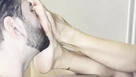 Kecanduan kaki valeria - mengendus kaki yang intens