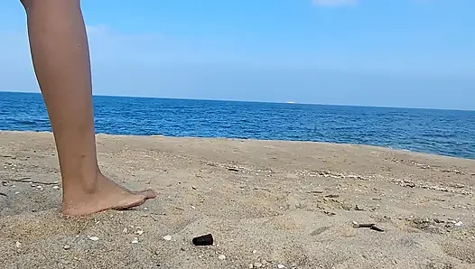 Orang asing menyentuh tubuhku di pantai.