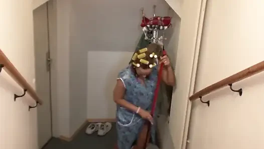 Ibu rumah tangga jerman lebih jabir daripada bersih-bersih rumah