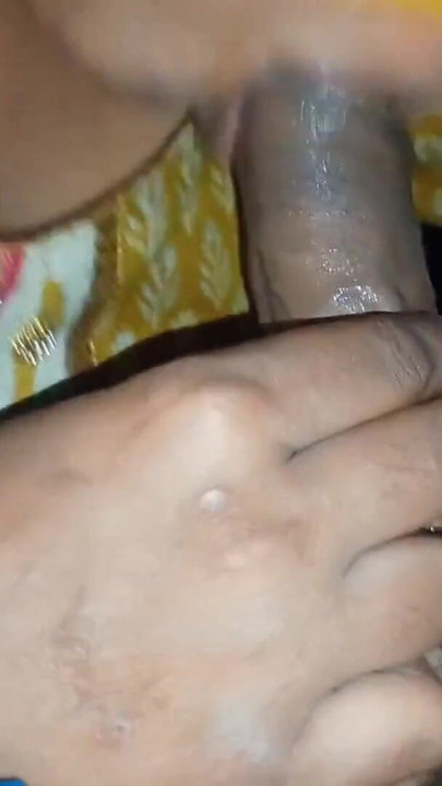 Momen epik dari "kakak ipar india lagi asik nyepong kontol sampai dicrot di mulut"