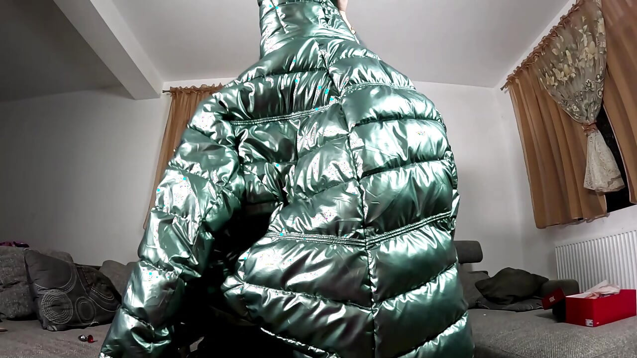 Shiny Leggings Cameltoe, Permainan Downjacket & Fetish Solo Plug Anal