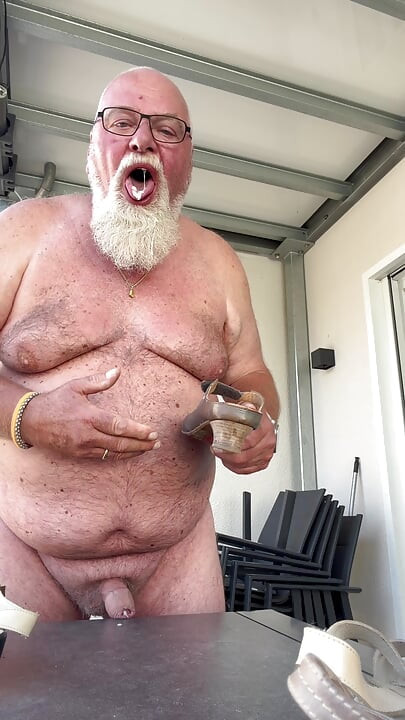 Ralf, the fat, deviant jerk-off pig, shows once again what he does best.