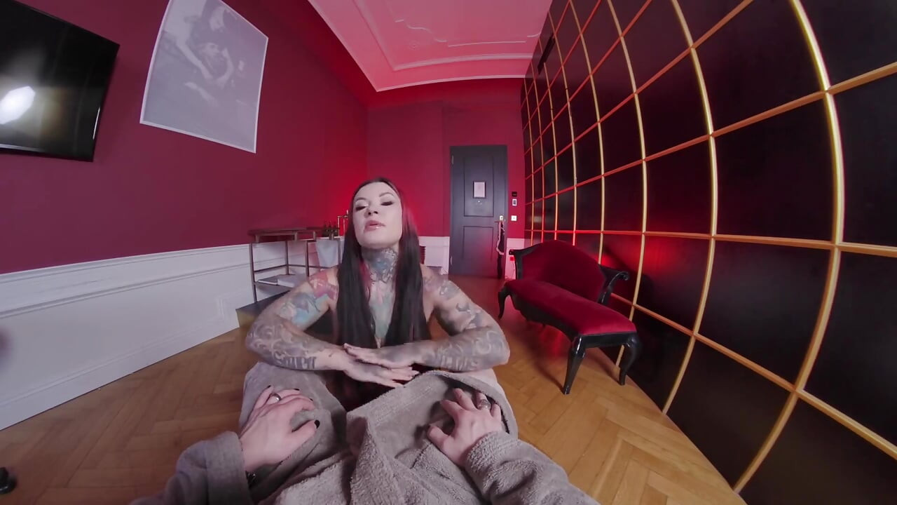 Iubita vedetă porno Sabien Demonia Bday surpriză de futai anal cu vedere la persoana 1