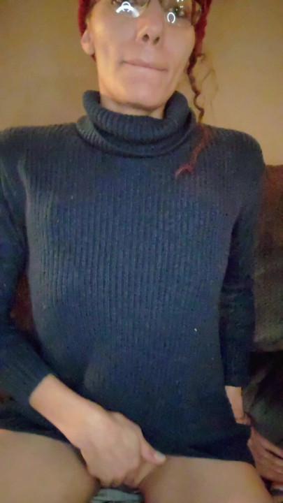 Touching myself again bc I don't have someone else to do it 😔