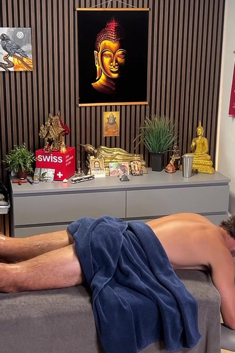 Hot Straight Guy Gets Handjob From Masseur