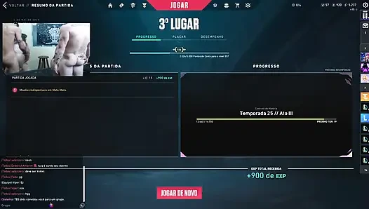 Он играет, я отдучиваю их