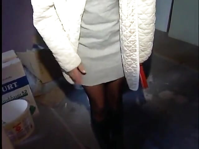 Amatérská brunetka teen saje velký penis a je ošukána zezadu