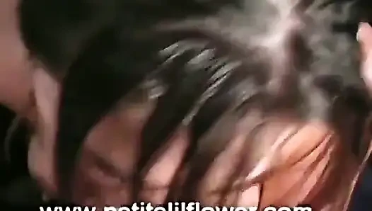 Kitty lagi asik nyepong kontol sambil dientot