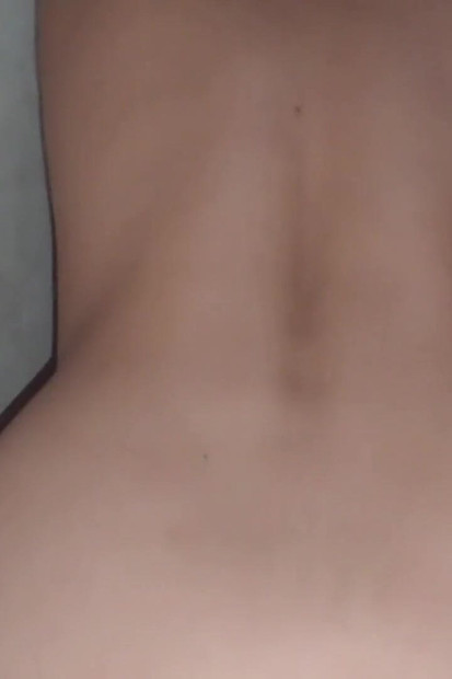 Moju ženu jebe stranac posle zabave ona me pita da svršim unutra