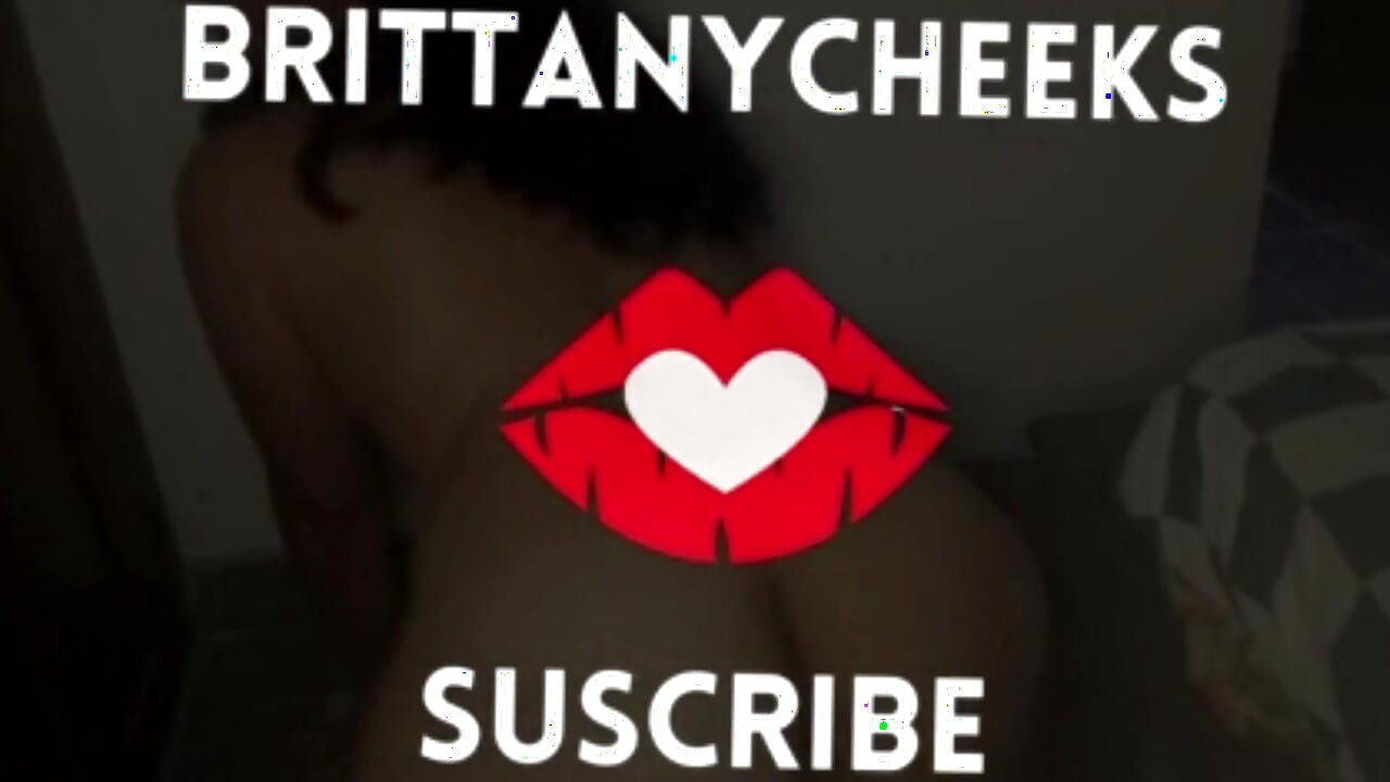 Flashing Bare Pussy on the House of My Neighbor