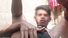 Indisk gay fingrar rövhål med olja, gay par hardcore knullar i badrummet, desi par anal suger, anal knull