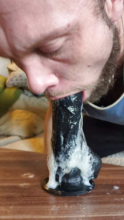 Dildo bejat nyepong kontol 5