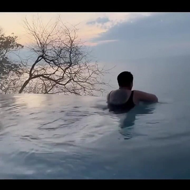 I Show My Charms on Vacation