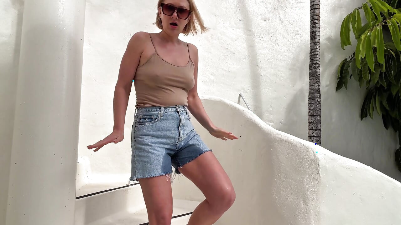 Desperate Wetting Denim Shorts on the Terrace: Can't Hold It Anymore