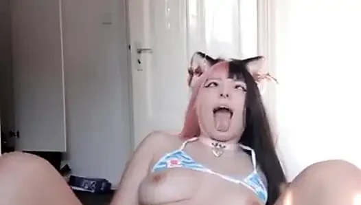 Permainan peran egirl demon king untuk senpaimu