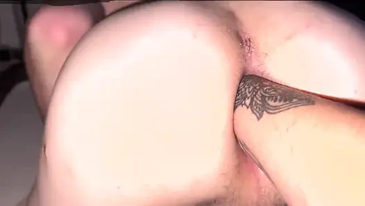 Bilardo Masası Başında Derin Yumruklama Gecesi