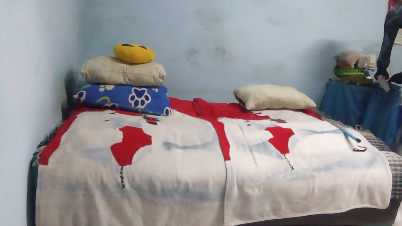 Joselynne แต่งตัวข้ามเพศในเว็บคอสเพลย์แน่นในรองเท้าส้นสูงตอนสอง