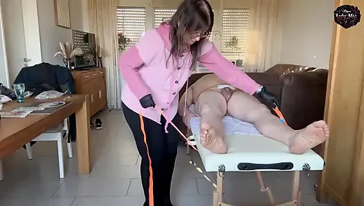 Domlady mia slaveofm hell of pain cbt'i kırbaçlıyor ve elektrik ve edepsiz diş teli ile cezalandırılıyor - bölüm 3