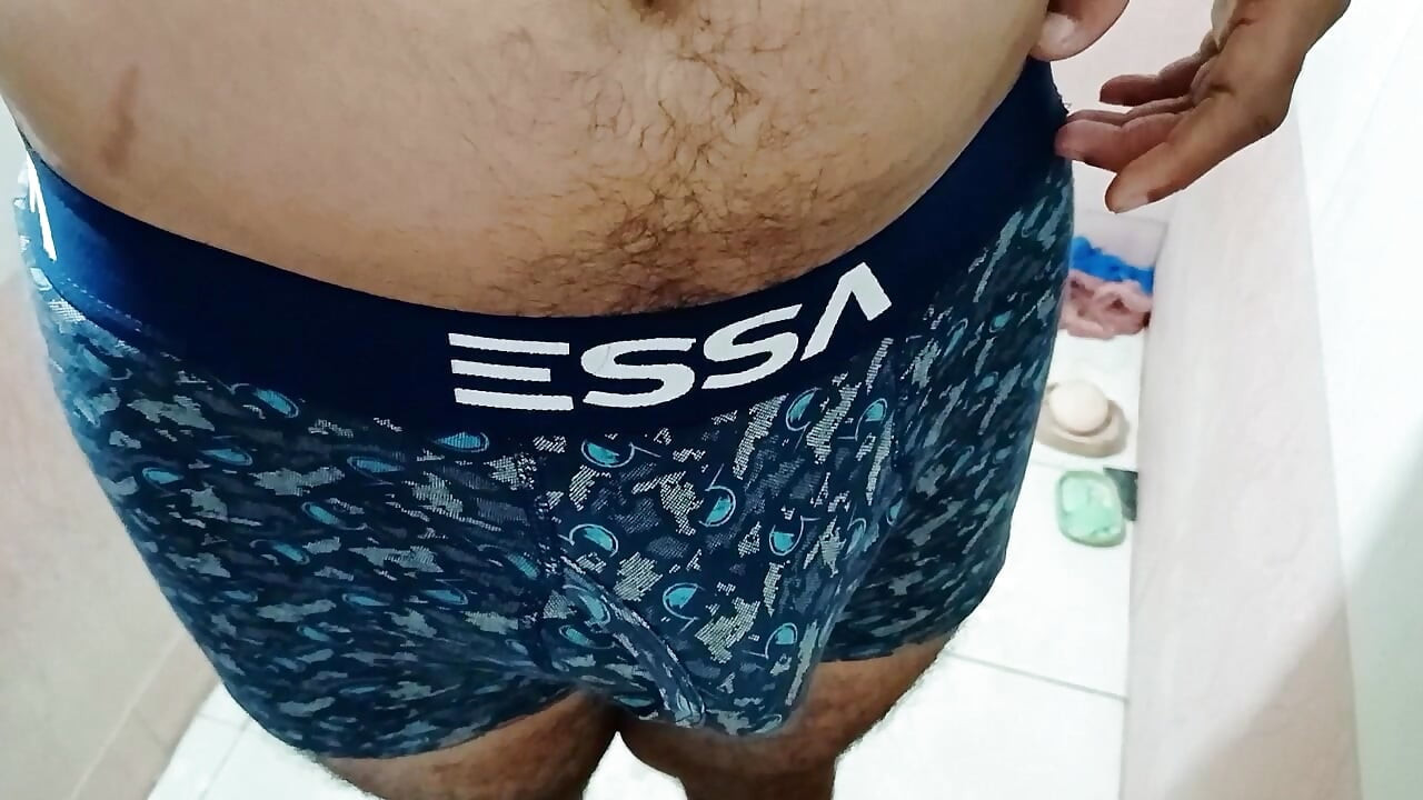 ماستروبیشن سولو زنده در حمام