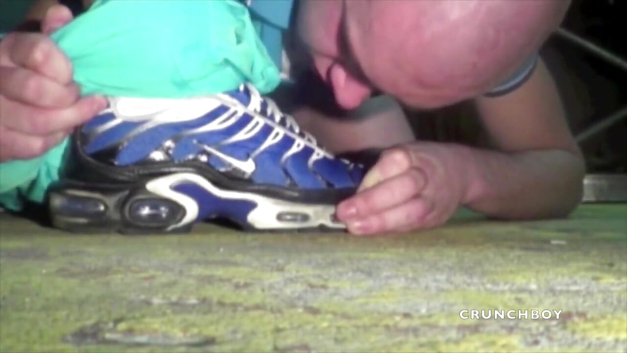 Ryan submissed to the feet of Tahar A top Arab master