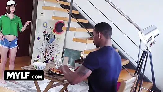 Мясистая милфа Silvia Soprano горяча и готова поглощать каждый сантиметр члена