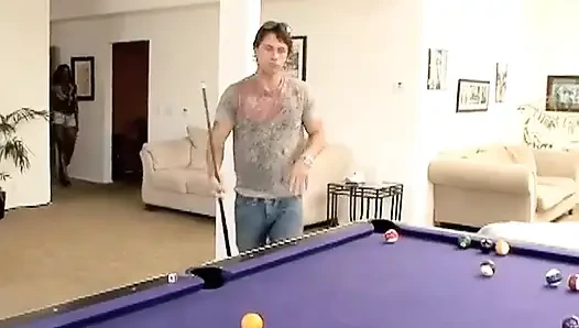 Diamond Jackson трахается в гостиной с ее сиськами