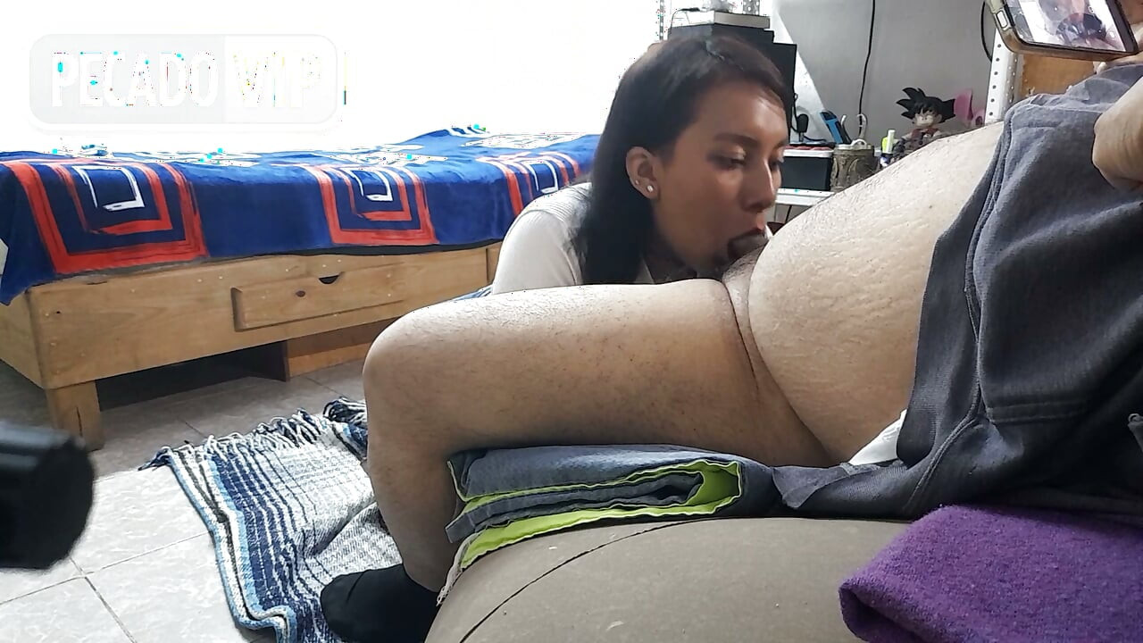 นักเรียนสาวร้อนๆ ของฉันอยู่บ้านและให้ปากดูดควยลึกๆ อร่อยๆ ให้ฉัน