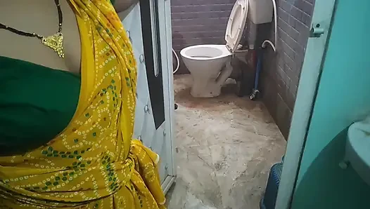Aunty mai to bas Flat dekhne aaya tha, aap chuchi kyu dikha rahi hain