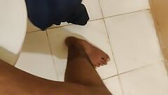 Desi czarny kutas orgazm na kolanach