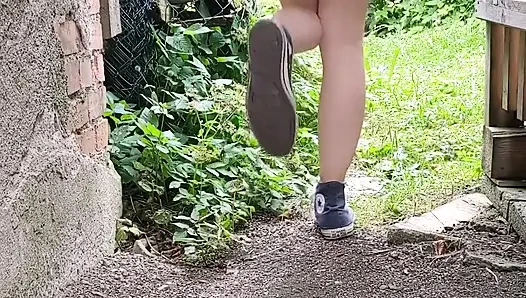 На этот раз я быстро заполнил свою хорошенькую задницу водой