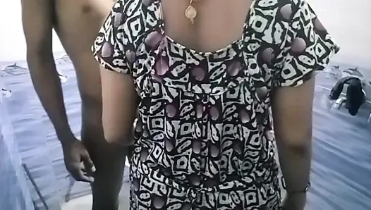 Desi girlfriend se pahali baar mulakat ki bathroom me jakar bahut choda