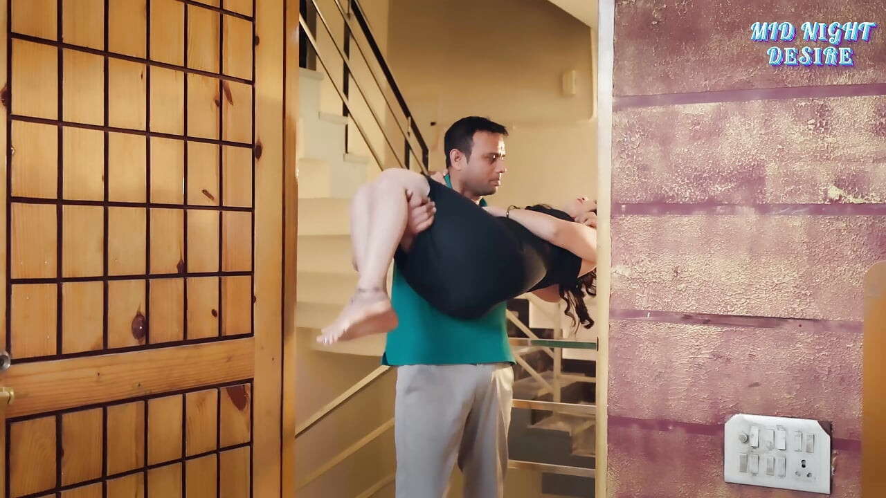 Bhudha Padosi Aur Desi Bhabhi Nude Sex in Bedroom Cockold Couple Indian Porn Video 4K