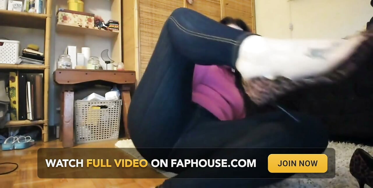 Nicoletta Completely Destroys a Pair of High Heels Putting Her Big Ass in Front of Your Face