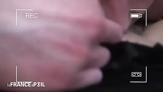 Ateşli Parisli esmer evde seks kaseti yapıyor