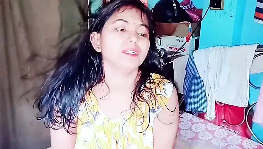 Üvey kız kardeşimi ilk kez sikiyorum. Amcığı çok sıkı ve güzel. Onu siktiğim için çok mutluyum