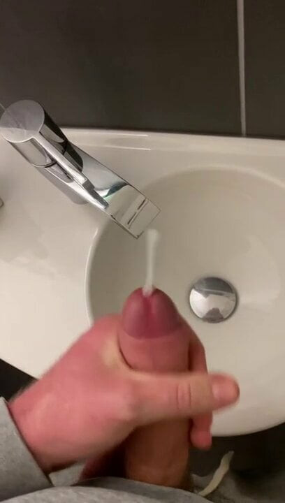 Video pertama