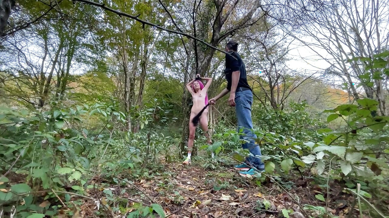 Ich Traf Perverses Devotes Mädchen Im Freien Und Bestrafte Ihre Muschi