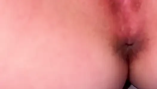 Ich Finger meine Geile Kleine Stiefschwester, während unsere Eltern nicht Zuhause sind, und bringe sie extrem stark zum Abspritzen