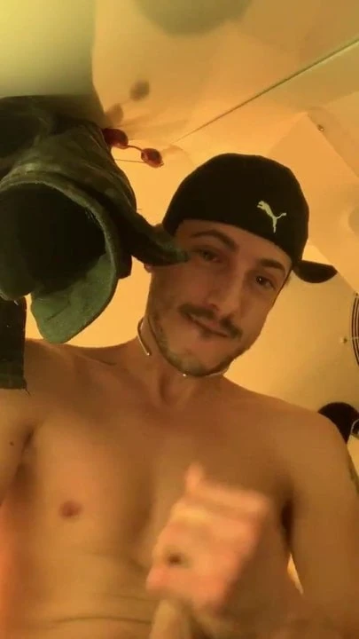 Auto fellatio