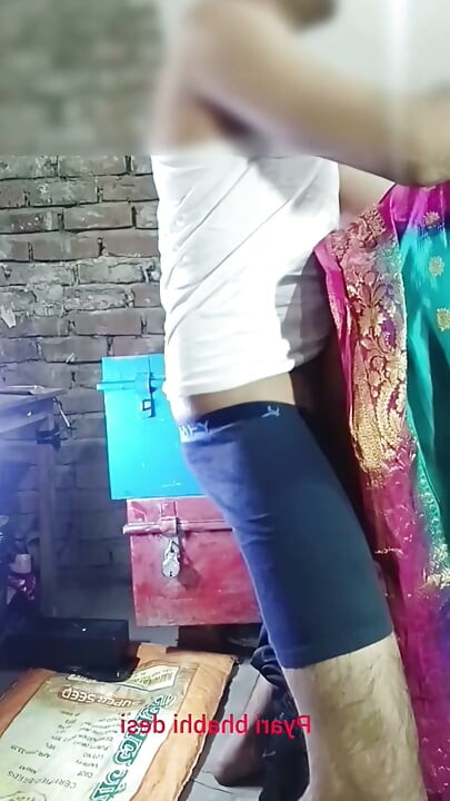 Bhabhi yang kena kongkek bontot oleh abang ipar dengan gaya missionary yang lazat dalam audio Hindi