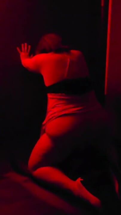 Η MILF καβαλάει ένα Sybian