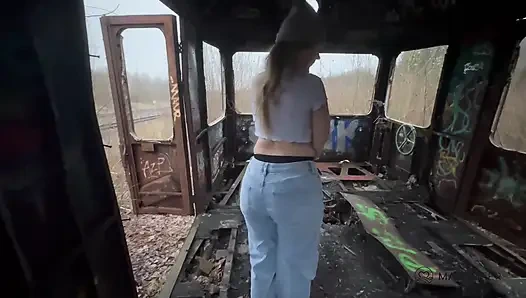 Maja im alten Zugwaggon… das war so nicht geplant