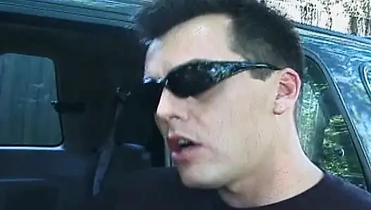 Горячий лесбийский и групповой секс на улице со страстным поеданием киски