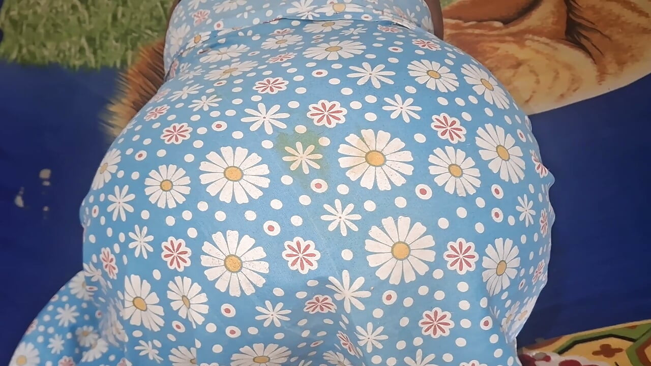 Best Friends Stepmom HOTTEST Round Ass