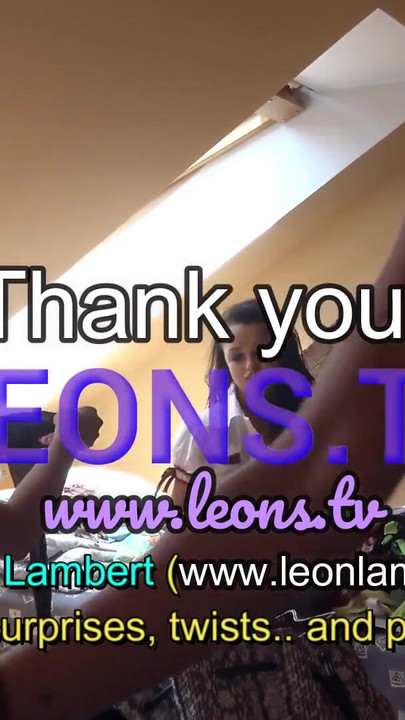 Moment spectaculaire de « Toutes les pom-pom girls excitées et déjantées à la chatte étroite et sexy viennent pour une vidéo de tournage de fashion try on »
